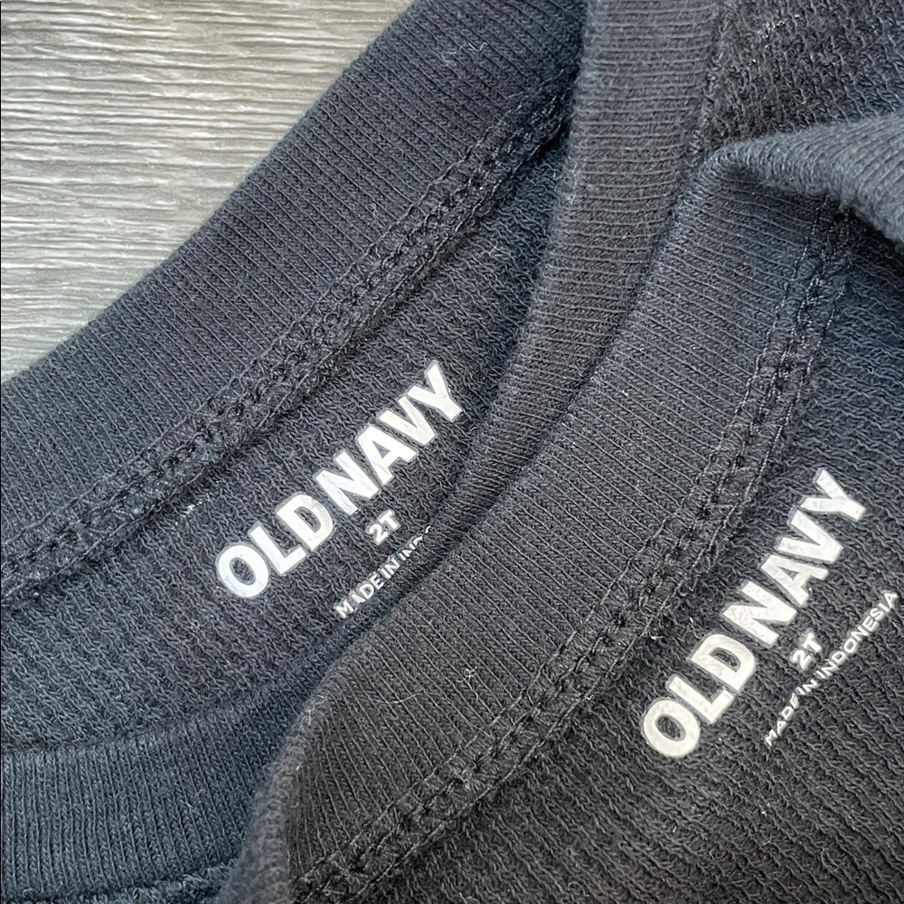 Old Navy toddler boys black long sleeve tops - Picture 3 of 3
